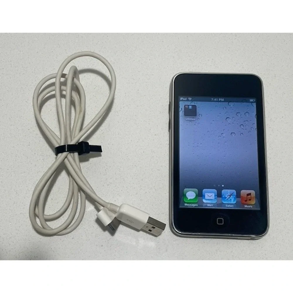 APPLE IPOD TOUCH 3RD GENERATION BLACK 32GB MODEL MC008LL USED